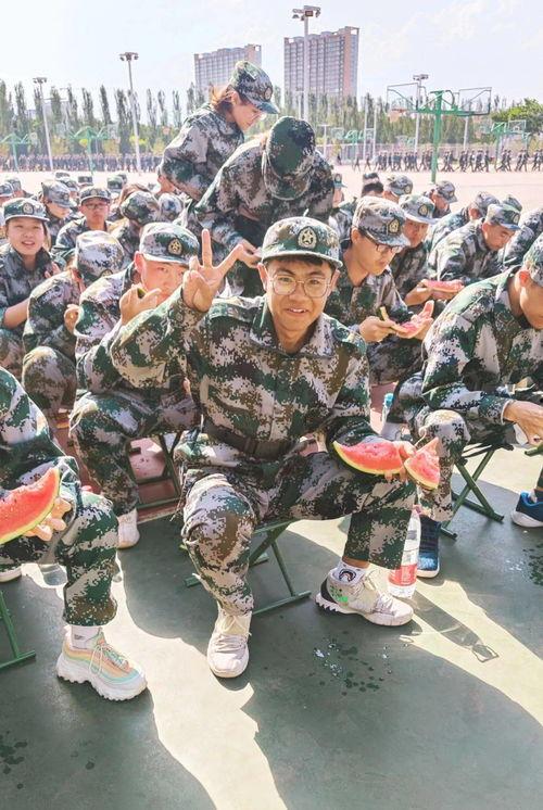 吃瓜网爆料军训视频下载,吃瓜网友热议校园军训瞬间