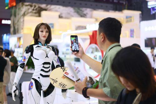 深圳文博会各明星网红,明星网红齐聚，共绘文化盛宴新篇章”